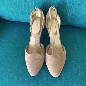 Clarks Artisan Suede 2 in. Heels-size 10
